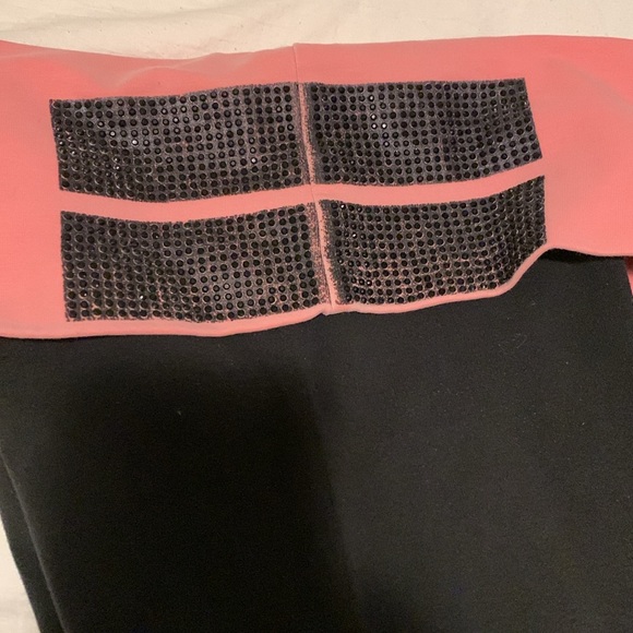 • 2 Pairs of VS Yoga Pants • - Picture 6 of 7